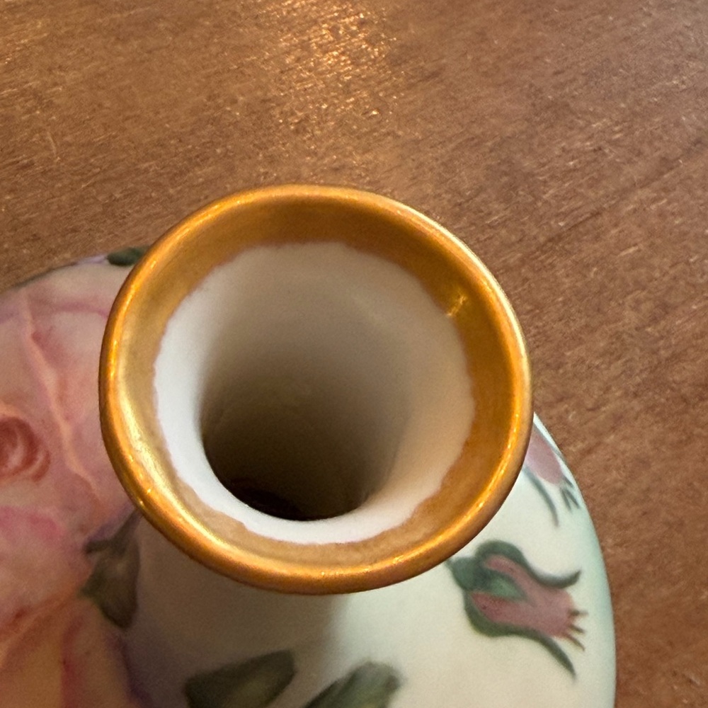 Vintage 1950’s Floral Porcelain 6” Vase. Signed | Delicate | Heritage | Pastel - Picture 4 of 7